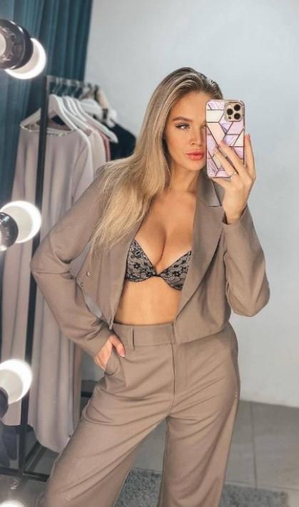 Sopayla çıplak striptiz92